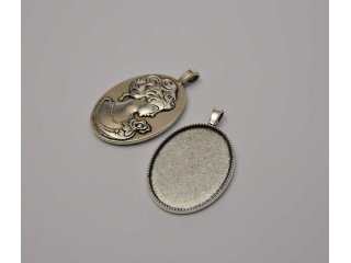 Medaljon metalni ovalni 4x3cm dama